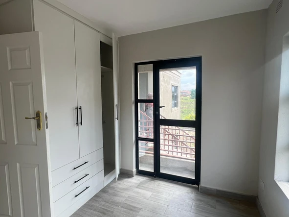 3 Bedroom Flat & Apartment