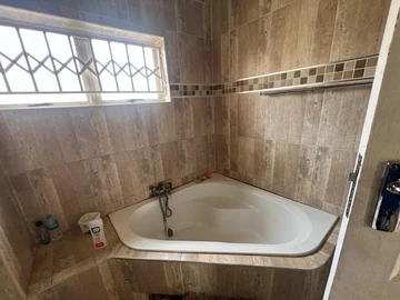 3 Bedroom Flat & Apartment