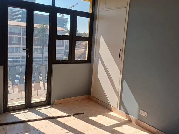 2 Bedroom Flat & Apartment