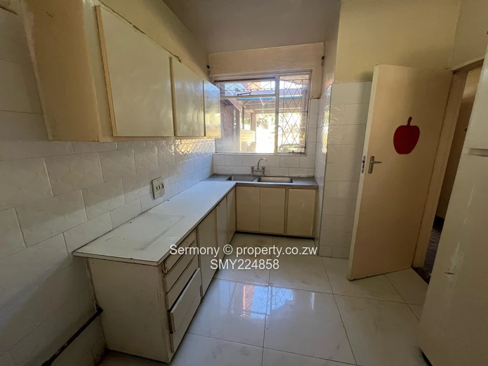 Charming 2-Bedroomed Duplex garden Flat with Borehole in Avenues, Harare