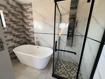 4 Bedroom Flat & Apartment