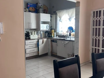 3 Bedroom Flat & Apartment