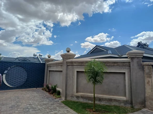 3 Bedroom Flat & Apartment