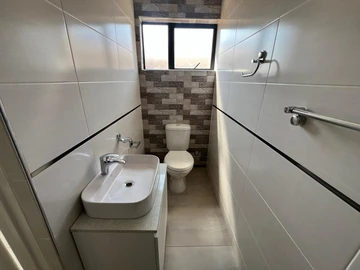 4 Bedroom Flat & Apartment