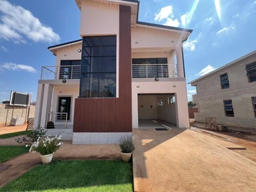 4 Bedroom Flat & Apartment