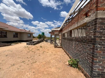 6 Bedroom House