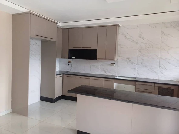 3 Bedroom Flat & Apartment