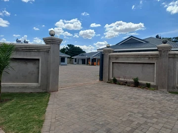 3 Bedroom Flat & Apartment