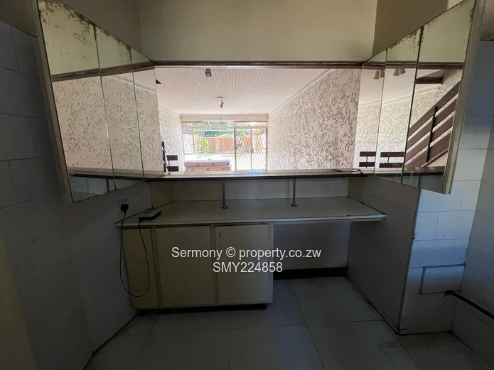 Charming 2-Bedroomed Duplex garden Flat with Borehole in Avenues, Harare