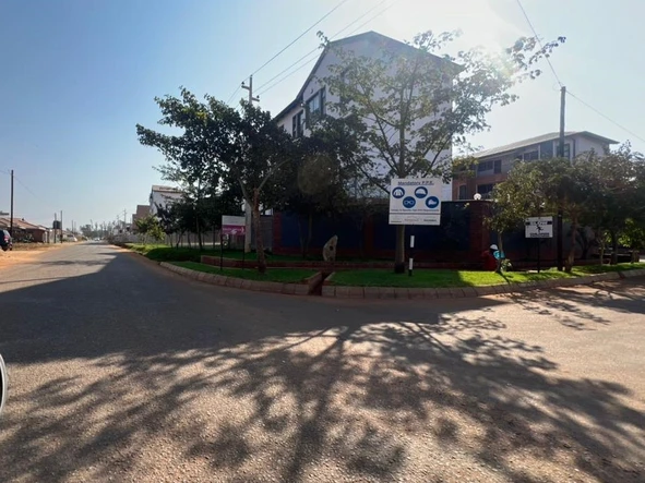 2 Bedroom Flat & Apartment