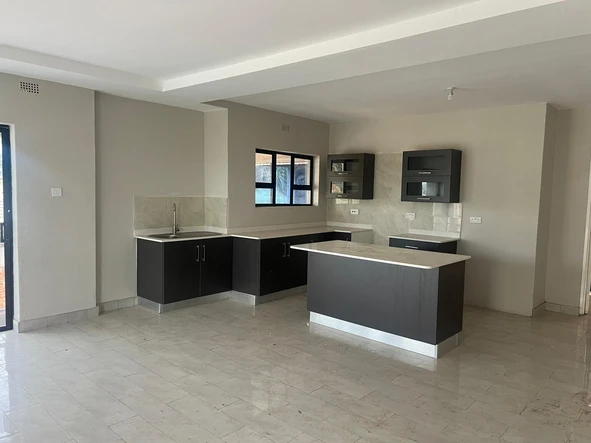 3 Bedroom Flat & Apartment