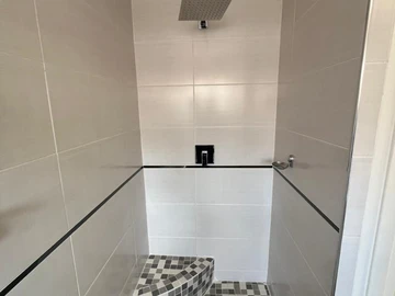 4 Bedroom Flat & Apartment
