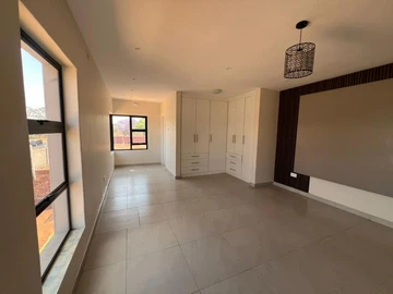 4 Bedroom Flat & Apartment