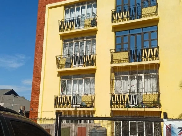 2 Bedroom Flat & Apartment