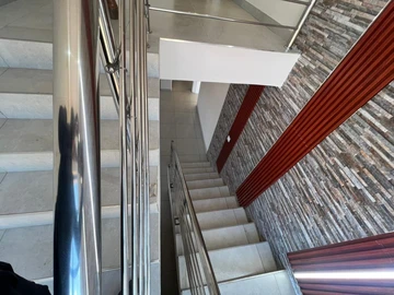 4 Bedroom Flat & Apartment