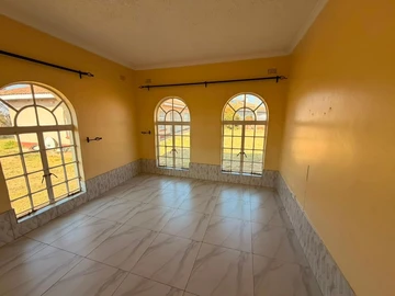 3 Bedroom Flat & Apartment