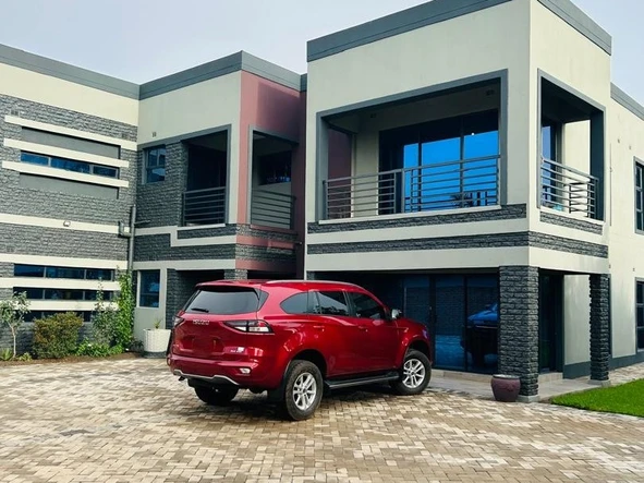 3 Bedroom Flat & Apartment