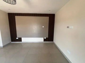 4 Bedroom Flat & Apartment