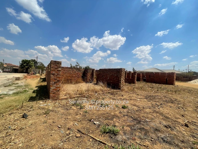 Incomplete Residential house for sale in Glaudina