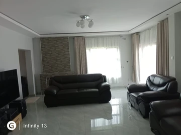 6 Bedroom House