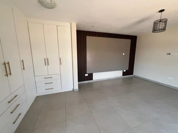 4 Bedroom Flat & Apartment