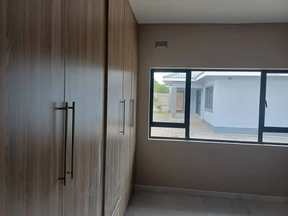 3 Bedroom Flat & Apartment