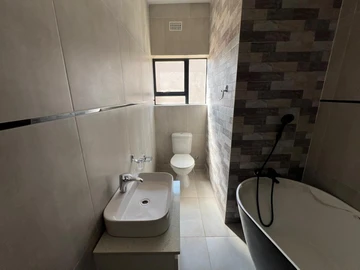 4 Bedroom Flat & Apartment