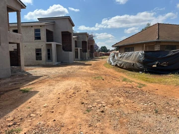 4 Bedroom Flat & Apartment