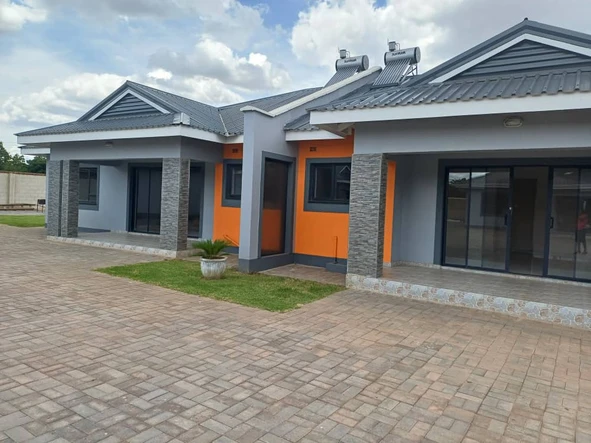 3 Bedroom Flat & Apartment