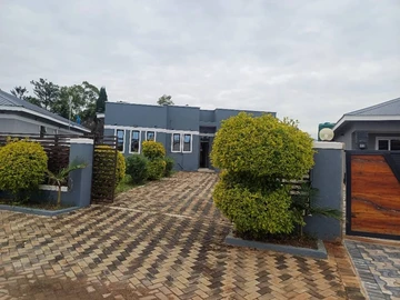 Elegant 3-Bed Townhouse with Borehole in Arlington, Harare