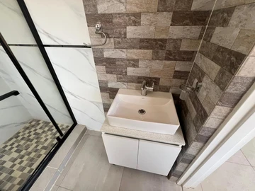 4 Bedroom Flat & Apartment