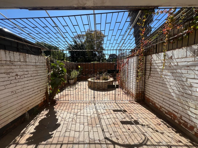 Charming 2-Bedroomed Duplex garden Flat with Borehole in Avenues, Harare