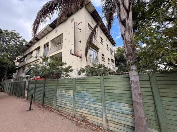 30 Bedroom Flat & Apartment